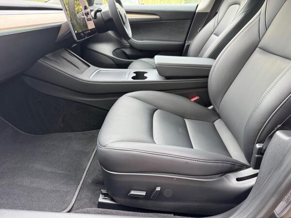 Tesla Model 3 (Dual Motor) Long Range Auto 4WDE 4dr at 35th