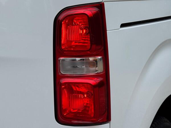 Peugeot Expert 2.0 BlueHDi 1400 Professional Plus Standard Panel Van MWB Euro 6 (s/s) 6dr at 47th
