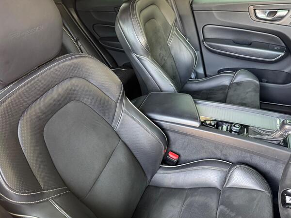 Volvo XC60 2.0 D4 R-Design Auto AWD Euro 6 (s/s) 5dr at 8th