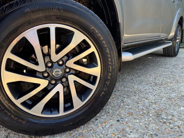 Nissan Navara 2.3 dCi Tekna Auto 4WD Euro 6 4dr