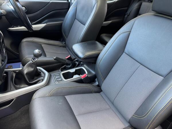 Nissan Navara 2.3 dCi N-Guard 4WD Euro 6 (s/s) 4dr at 12th