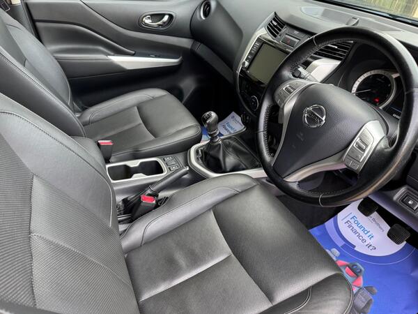 Nissan Navara 2.3 dCi Tekna 4WD Euro 6 (s/s) 4dr
