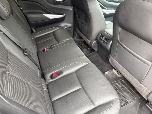 Nissan Navara 2.3 dCi Tekna 4WD Euro 6 (s/s) 4dr