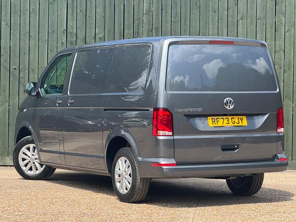 Volkswagen Transporter 2.0 TDI T30 Highline FWD SWB Euro 6 (s/s) 5dr at 14th