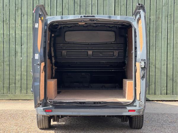 Renault Trafic 2.0 dCi ENERGY 28 Black Edition SWB Standard Roof Euro 6 (s/s) 5dr at 42th