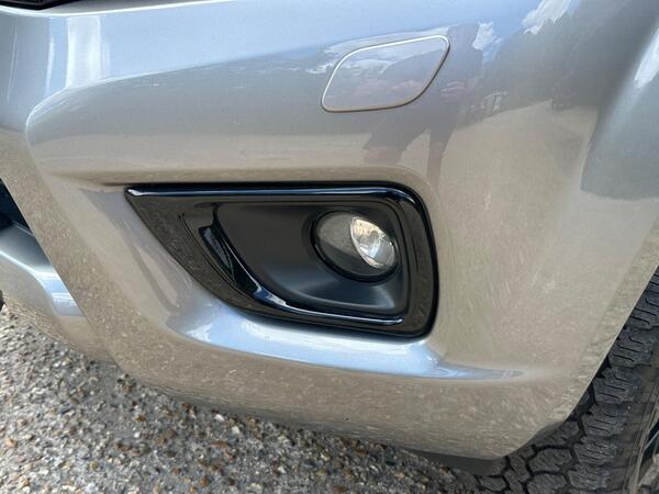 Nissan Navara 2.3 dCi N-Guard Pickup Double Cab 4dr Diesel Auto 4WD Euro 6 (190 ps)