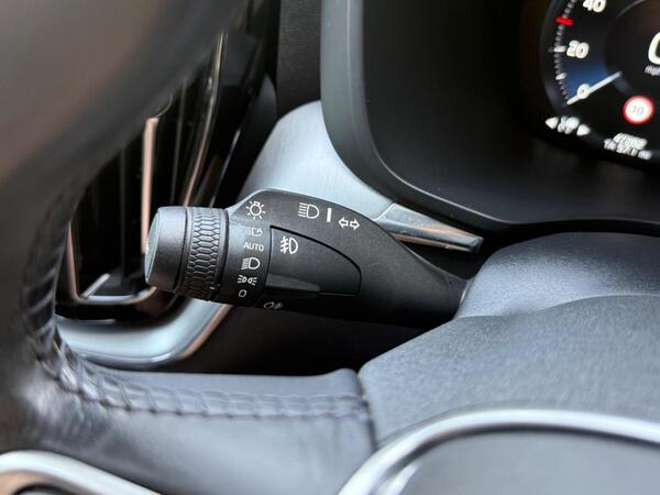 Volvo XC60 2.0 D4 Momentum Auto Euro 6 (s/s) 5dr at 25th
