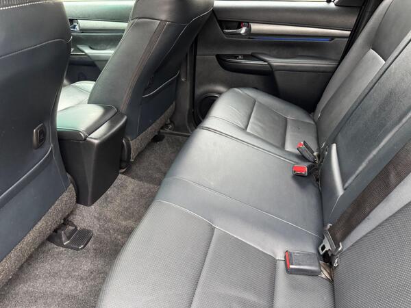 Toyota Hilux 2.8 D-4D Invincible X Auto 4WD Euro 6 (s/s) 4dr at 18th