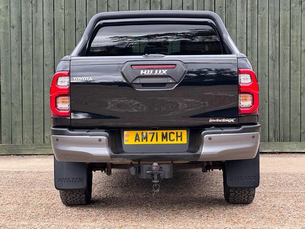 Toyota Hilux 2.8 D-4D Invincible X 4WD Euro 6 (s/s) 4dr at 11th