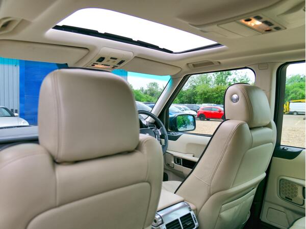 LAND ROVER RANGE ROVER WESTMINSTER TDV8 A - Image 22