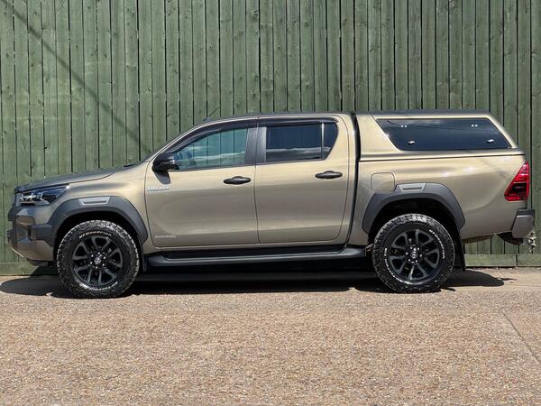Toyota Hilux 2.8 D-4D Invincible X 4WD Euro 6 (s/s) 4dr at 9th