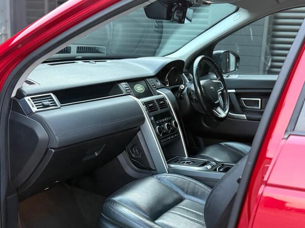 Land Rover Discovery Sport 2.0 TD4 SE Tech Auto 4WD Euro 6 (s/s) 5dr - Image 3