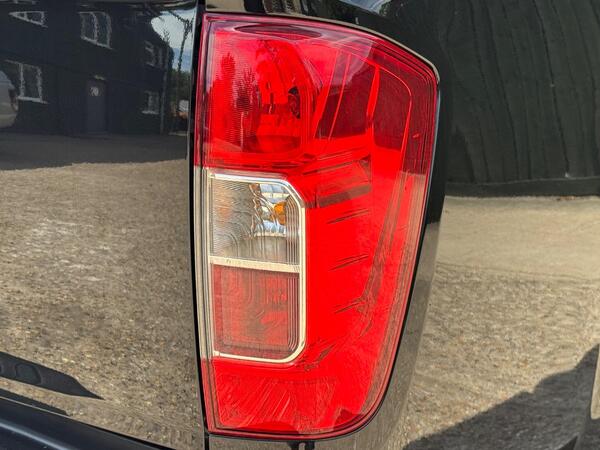 Nissan Navara 2.3 dCi Tekna 4WD Euro 6 (s/s) 4dr at 45th