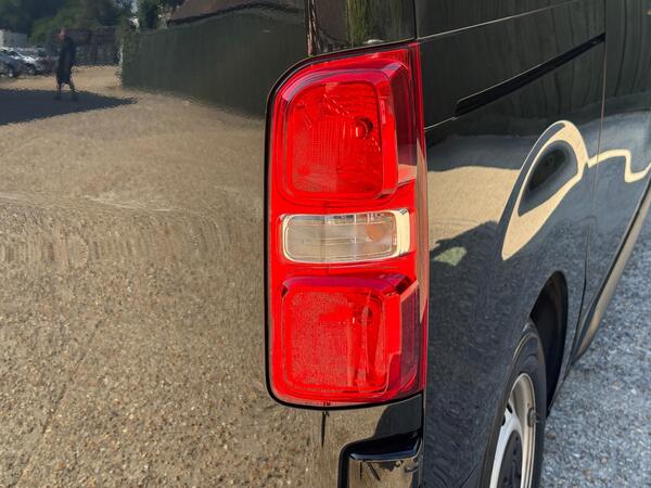 Peugeot Expert 1.5 BlueHDi 1000 Professional Premium Standard Panel Van MWB Euro 6 (s/s) 6dr at 34th