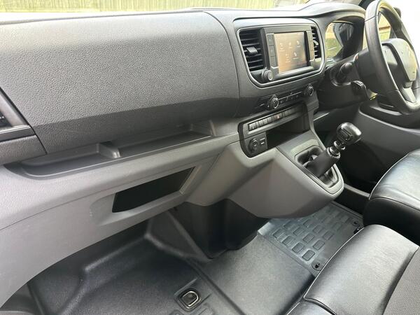 Citroen Dispatch 1.5 BlueHDi 1000 Enterprise Pro M FWD 2 Euro 6 (s/s) 6dr at 13th