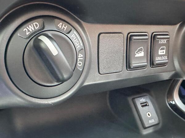 Nissan Navara 2.3 dCi Tekna Auto 4WD Euro 6 4dr at 28th