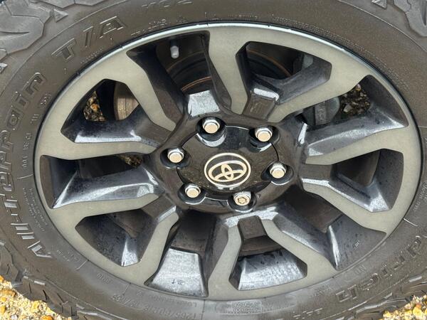Toyota Hilux 2.8 D-4D Invincible X Auto 4WD Euro 6 (s/s) 4dr at 33th