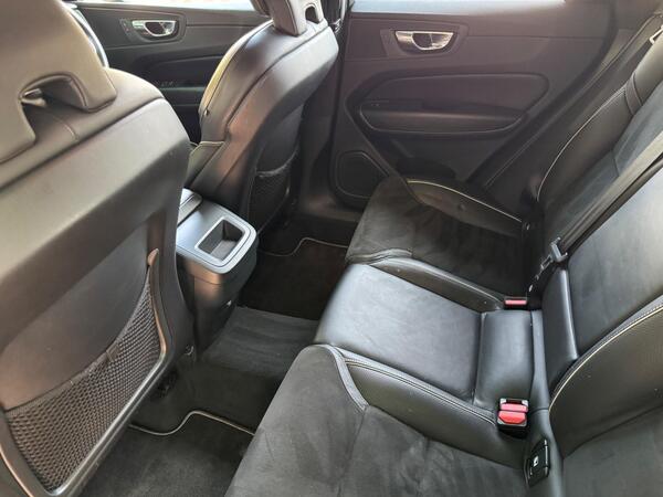Volvo XC60 2.0 D4 R-Design Auto AWD Euro 6 (s/s) 5dr at 14th
