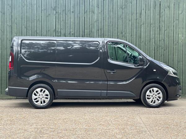Renault Trafic 2.0 dCi ENERGY 28 Sport SWB Standard Roof Euro 6 (s/s) 5dr at 13th
