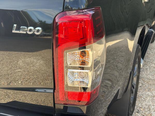 Mitsubishi L200 2.2 DI-D DC Barbarian Auto 4WD Euro 6 (s/s) 4dr