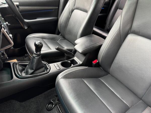 Toyota Hilux 2.8 D-4D Invincible X 4WD Euro 6 (s/s) 4dr at 14th