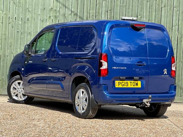 Peugeot Partner 1.5 BlueHDi 1000 Asphalt Standard Panel Van EAT8 SWB Euro 6 (s/s) 5dr at 9th