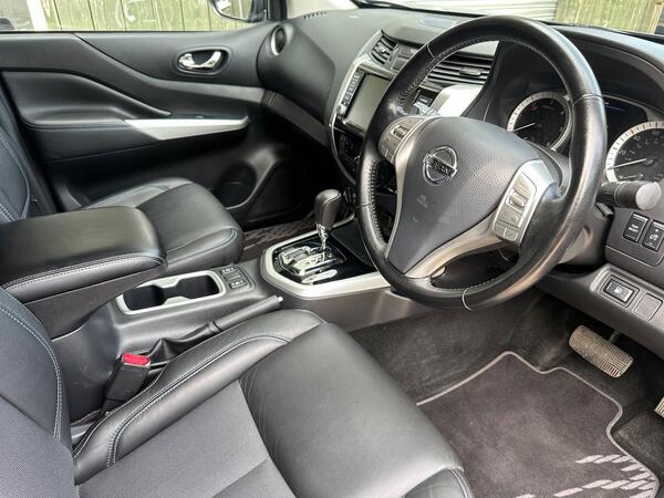 Nissan Navara 2.3 dCi N-Guard Auto 4WD Euro 6 4dr at 9th