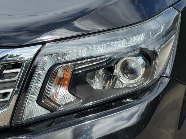 Nissan Navara 2.3 dCi Tekna 4WD Euro 6 (s/s) 4dr at 46th
