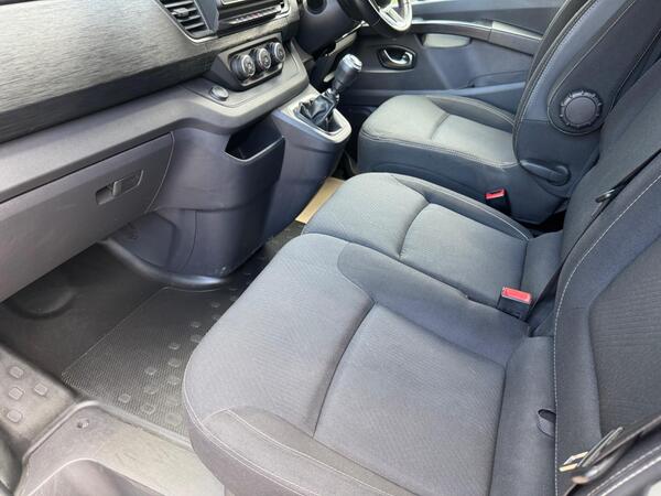 Nissan Primastar 2.0 dCi 30 Tekna L2 H1 Euro 6 (s/s) 5dr