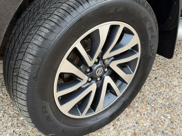 Nissan Navara 2.3 dCi Tekna 4WD Euro 6 (s/s) 4dr