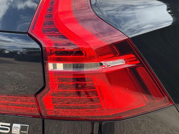 Volvo XC60 2.0 D5 PowerPulse R-Design Pro Auto AWD Euro 6 (s/s) 5dr