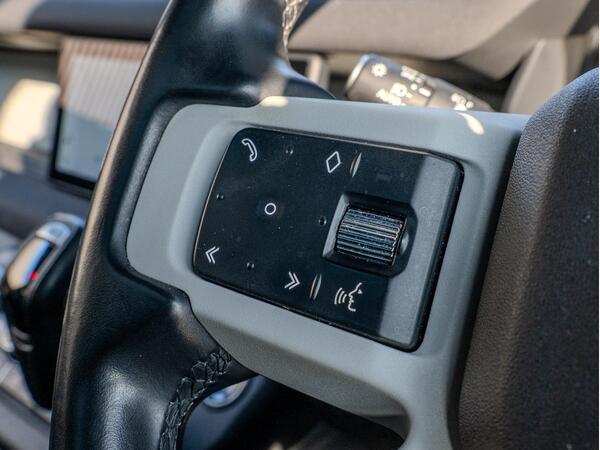 LAND ROVER DEFENDER X-DYNAMIC SE D MHEV A - Image 50
