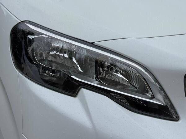 Peugeot Expert 2.0 BlueHDi 1400 Professional Plus Standard Panel Van MWB Euro 6 (s/s) 6dr at 34th