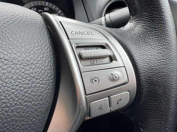 Nissan Navara 2.3 dCi N-Guard Auto 4WD Euro 6 4dr at 34th