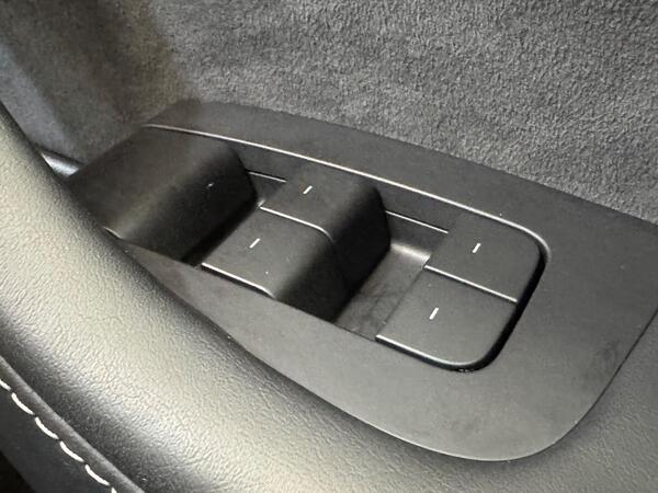 Tesla Model Y (Dual Motor) Long Range Auto 4WDE 5dr