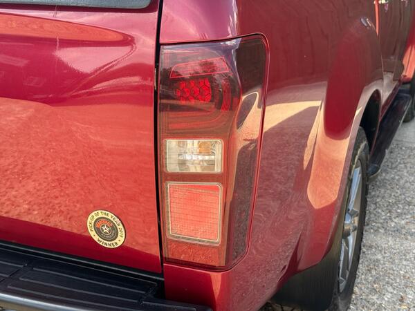 Isuzu D-Max 1.9 TD Blade Auto 4WD Euro 6 4dr at 33th
