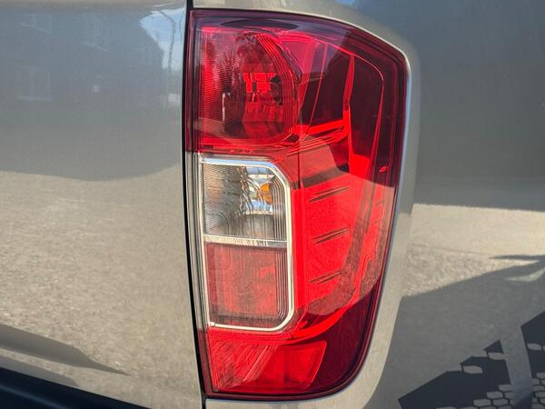 Nissan Navara 2.3 dCi N-Guard Auto 4WD Euro 6 4dr at 51th