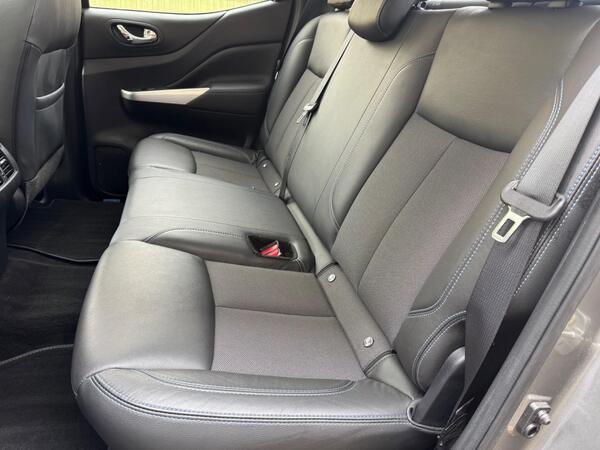 Nissan Navara 2.3 dCi N-Guard Auto 4WD Euro 6 4dr