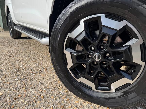 Nissan Navara 2.3 dCi Tekna Auto 4WD Euro 6 4dr