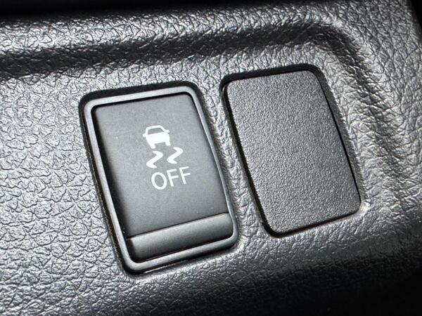 Nissan Navara 2.3 dCi Tekna 4WD Euro 6 (s/s) 4dr
