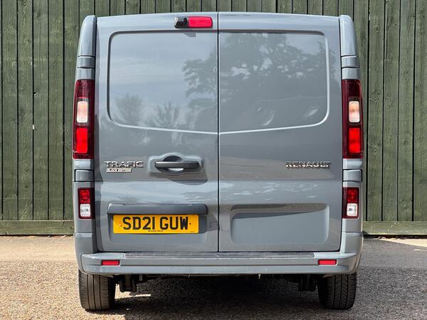 Renault Trafic 2.0 dCi ENERGY 28 Black Edition SWB Standard Roof Euro 6 (s/s) 5dr at 15th