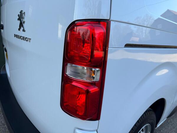 Peugeot Expert 2.0 BlueHDi 1400 Professional Premium Standard Panel Van MWB Euro 6 (s/s) 6dr