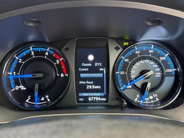 Toyota Hilux 2.8 D-4D Invincible X 4WD Euro 6 (s/s) 4dr at 35th