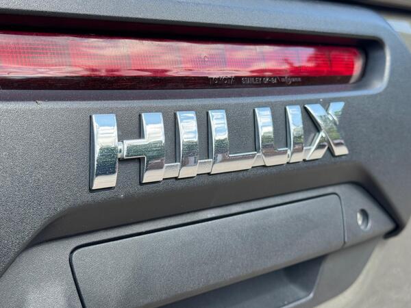 Toyota Hilux 2.8 D-4D Invincible X 4WD Euro 6 (s/s) 4dr at 50th