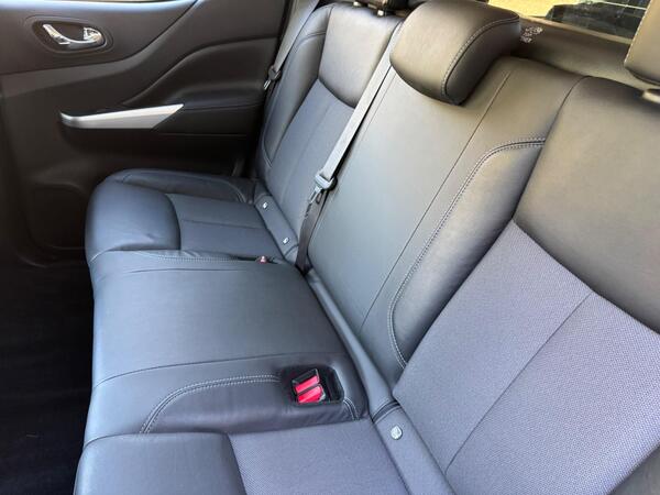 Nissan Navara 2.3 dCi N-Guard Auto 4WD Euro 6 4dr at 14th