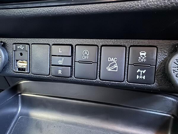 Toyota Hilux 2.8 D-4D Invincible X Auto 4WD Euro 6 (s/s) 4dr at 21th