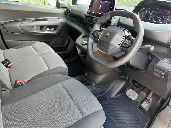 Peugeot Partner 1.5 BlueHDi 1000 Asphalt Standard Panel Van EAT8 SWB Euro 6 (s/s) 5dr at 2th