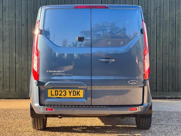 Ford Transit Custom 2.0 300 EcoBlue Limited Crew Van L1 H1 Euro 6 (s/s) 5dr at 15th