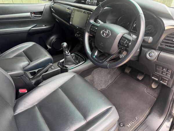 Toyota Hilux 2.8 D-4D Invincible X 4WD Euro 6 (s/s) 4dr at 8th