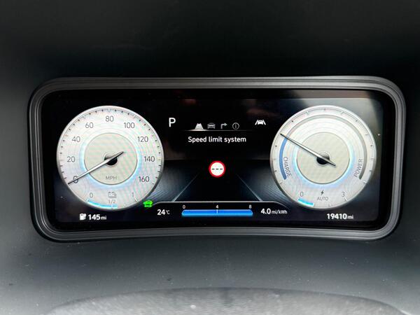 Hyundai KONA 64kWh Premium Auto 5dr (10.5kW Charger)